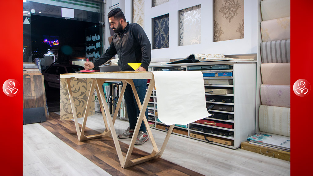 فروش میز کار تاشو نصب کاغذ دیواری چوبی